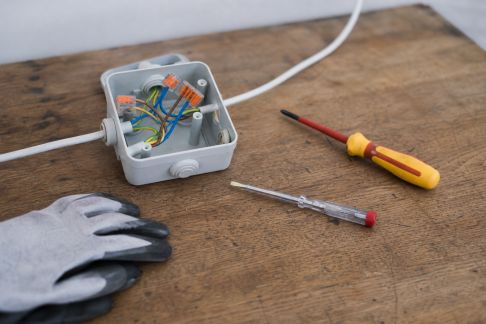 Points de contrôle essentiels avant toute intervention sur circuit électrique