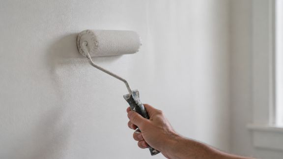 Critères essentiels pour réussir une peinture murale sans traces