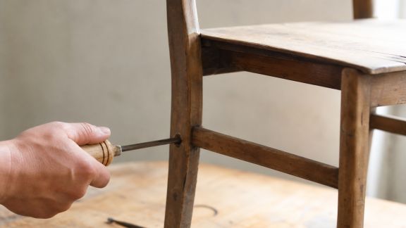 Techniques simples pour remettre en état un meuble bancal