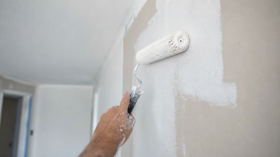 Comment choisir la bonne sous-couche pour vos murs et plafonds