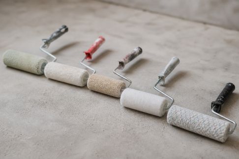 Comparatif des rouleaux à peinture : usages et résultats obtenus