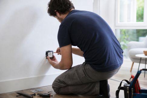 Les étapes clés pour réussir l'installation d'une prise commandée