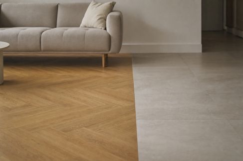 Faut-il privilégier le parquet ou le carrelage pour un salon moderne ?