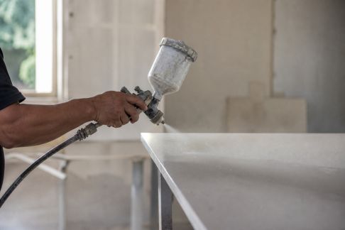 Bien utiliser le pistolet à peinture pour un rendu professionnel