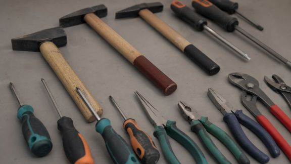 Guide pour reconnaître la qualité des outils à main en magasin