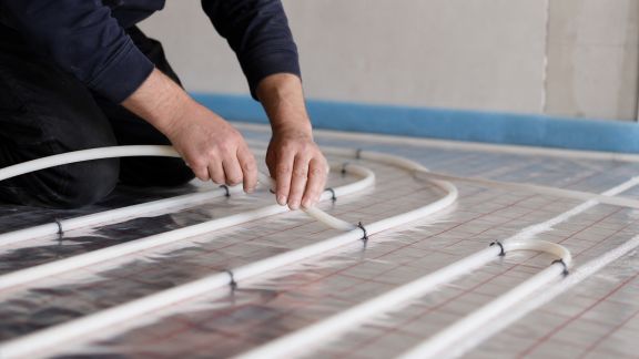 Guide pour installer un plancher chauffant basse température chez soi