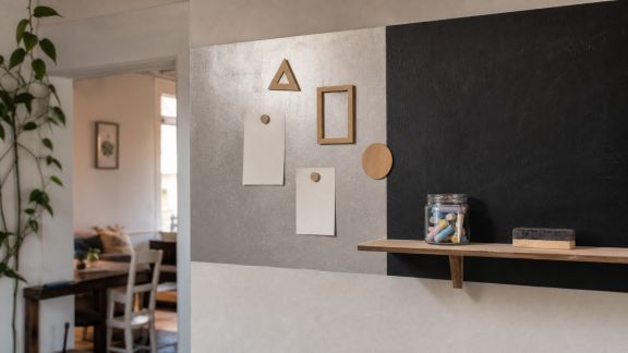 Peinture magnétique et tableau noir : usages créatifs à la maison